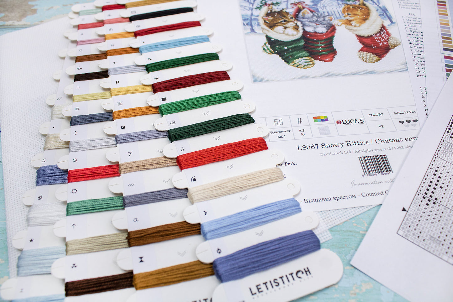 Kit punto croce LetiStitch - Snowy Kitties / Chatons enneiges, L8087