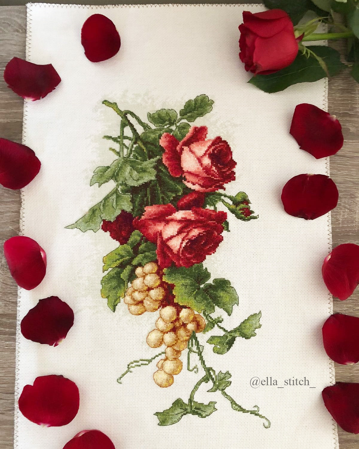 Kit Punto Croce Luca-S - Rose rosse e Uva, B2229