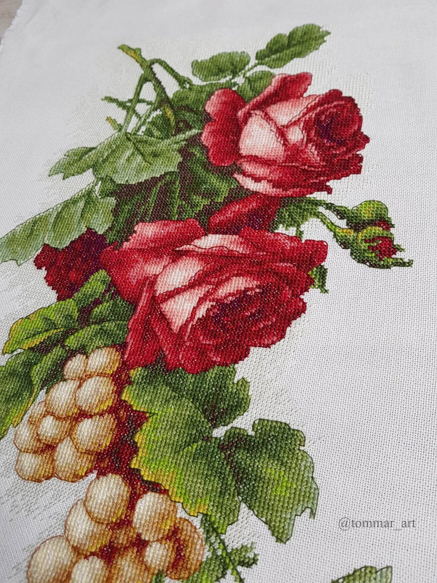 Cross Stitch Kit Luca-S - Red roses and Grapes, B2229