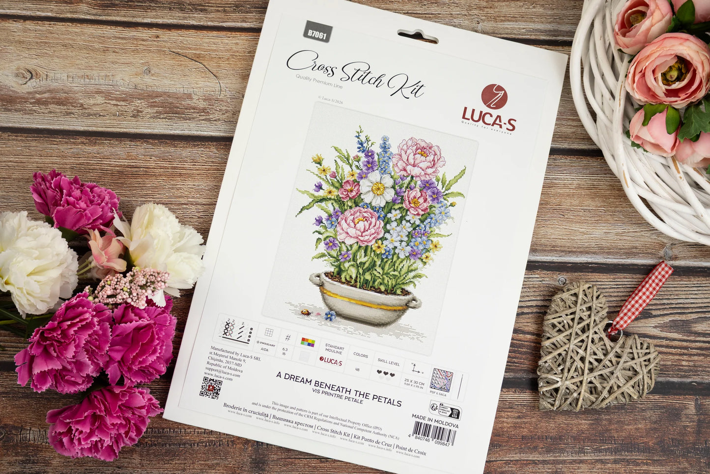 B7061 Kit punto croce Luca-S –  Un sogno sotto i petali