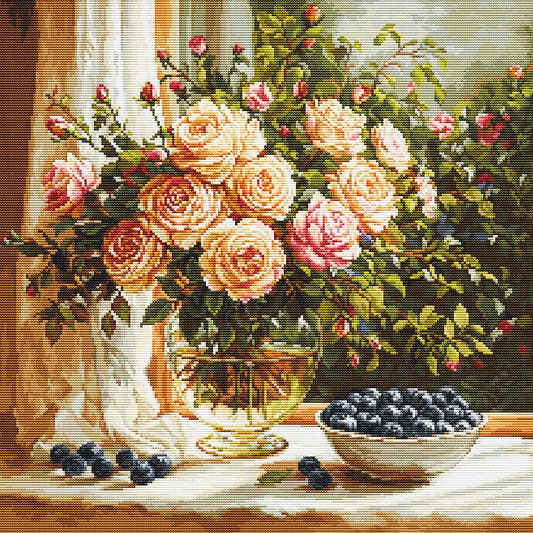 Kit Petit Point Luca-S GOLD - Vaso con rose e mirtilli, G719