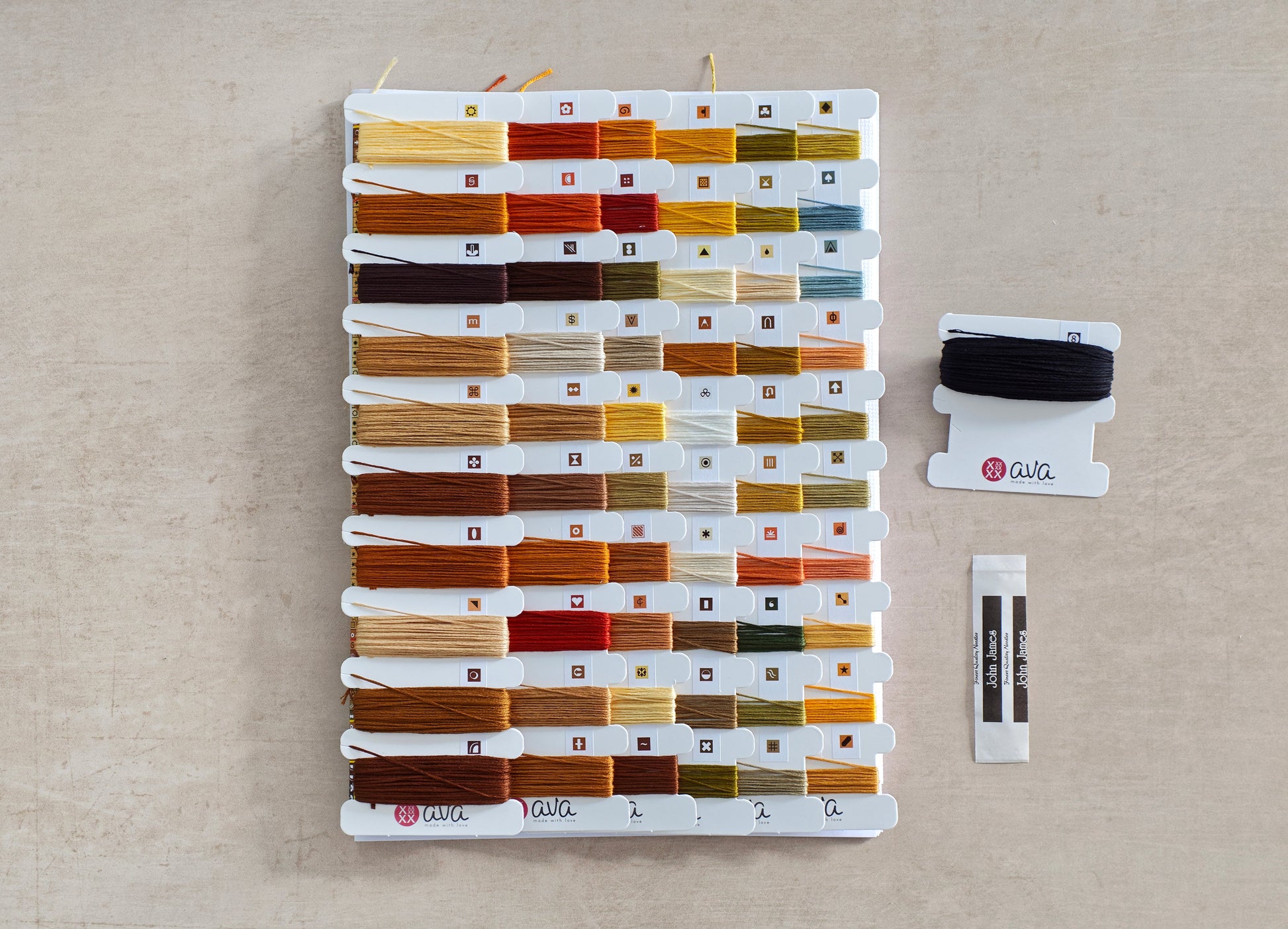 Dettaglio 9 del kit ricamo AVA P111 – Angolo lettura