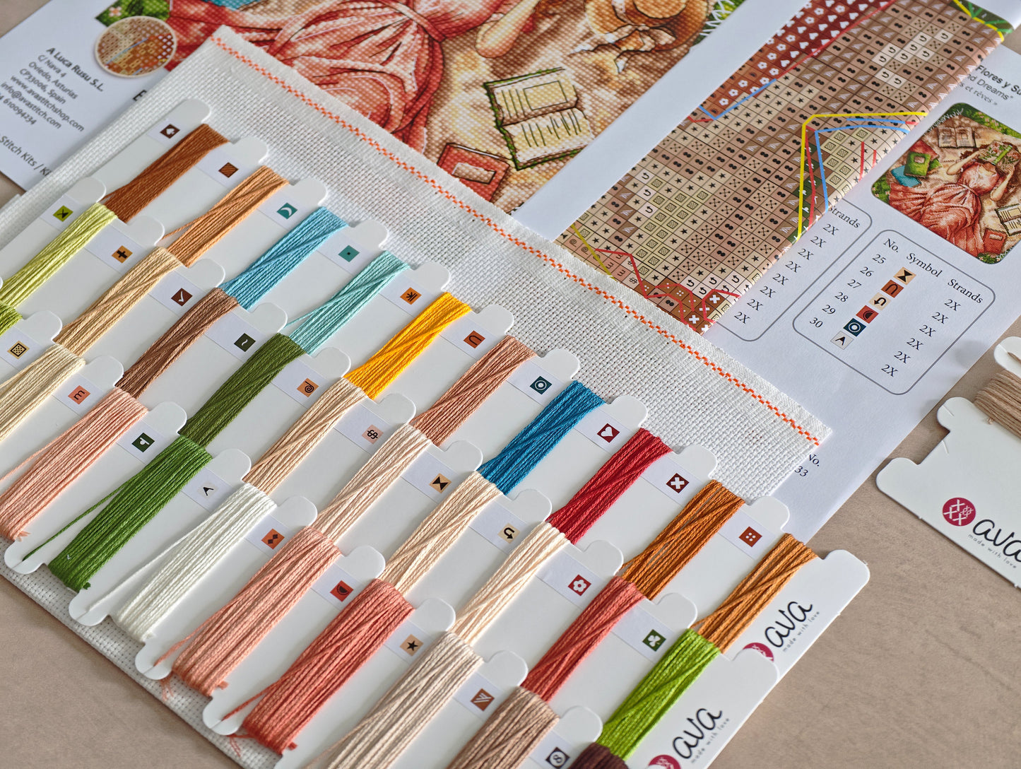 Dettaglio 9 del kit ricamo AVA P114 – Libri, fiori e sogni