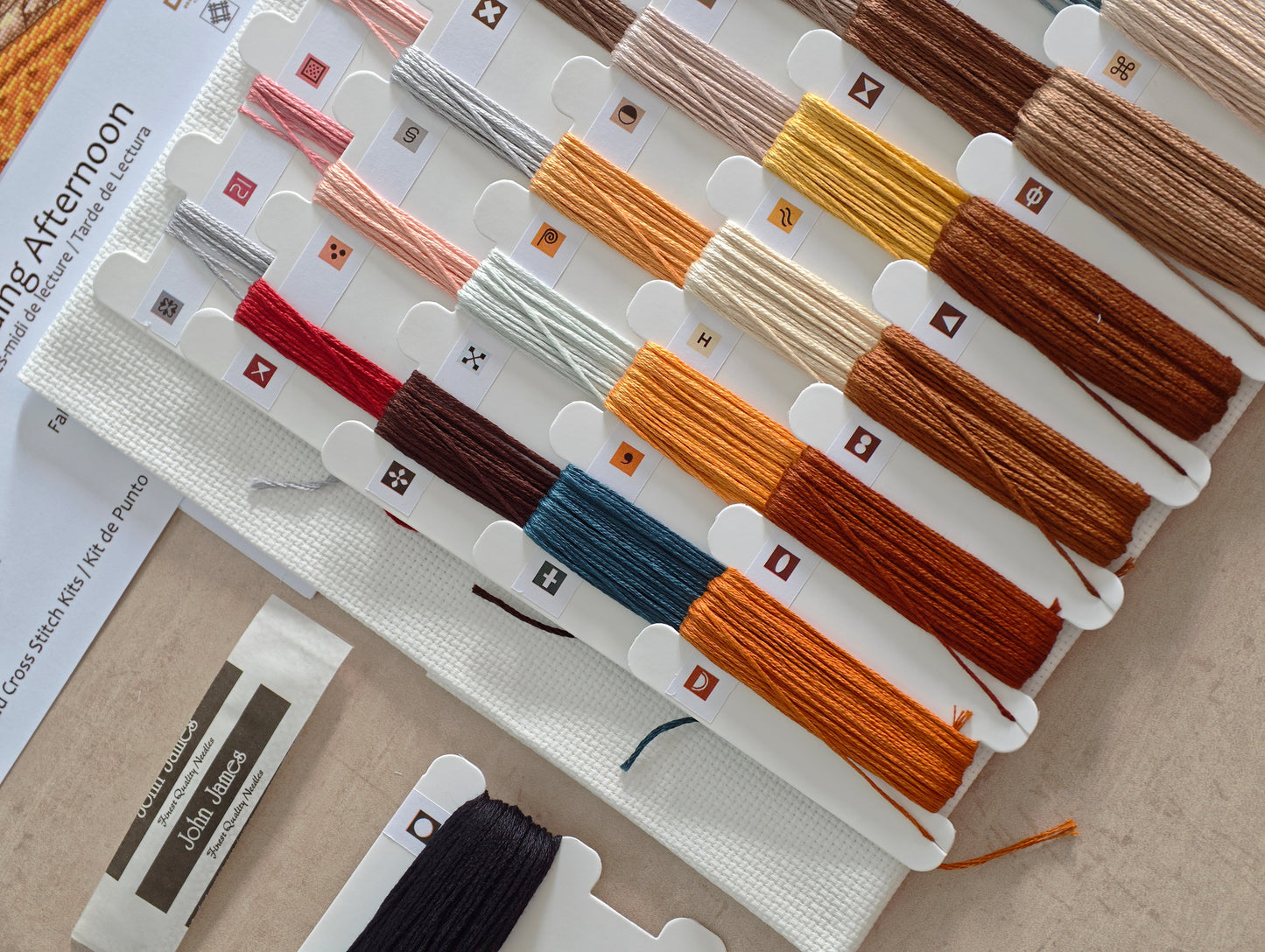 Dettaglio 8 del kit ricamo AVA P195 – Pomeriggio di lettura
