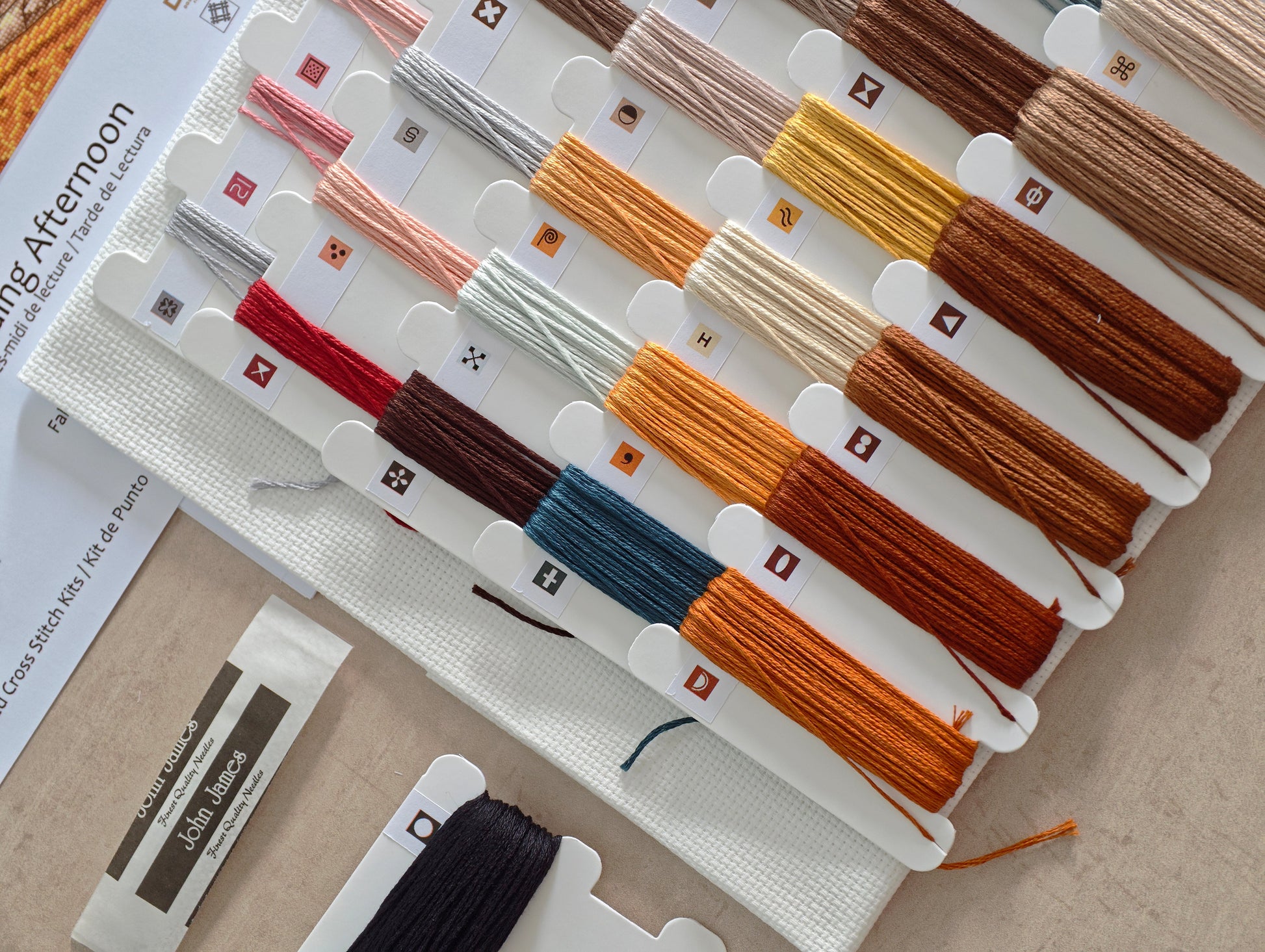 Dettaglio 8 del kit ricamo AVA P195 – Pomeriggio di lettura