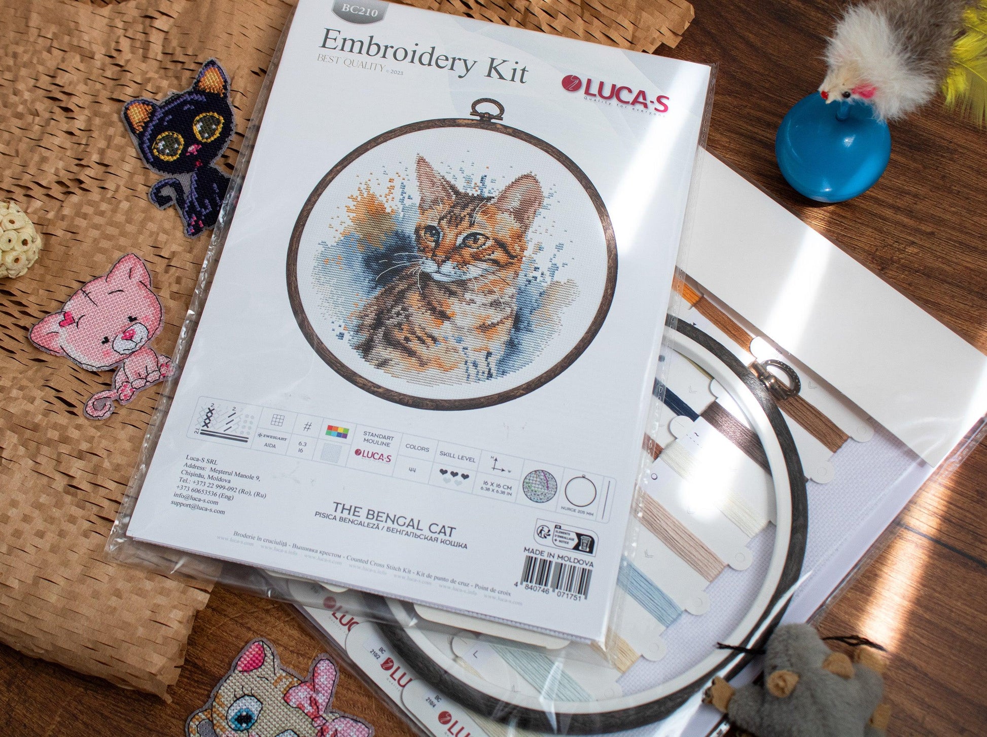 Cross Stitch Kit with Hoop Included Luca-S - BC210, The Bengal Cat - Luca-S Cross Stitch Kits