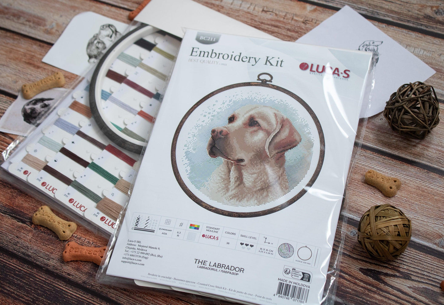 Cross Stitch Kit with Hoop Included Luca-S - BC211, The Labrador - Luca-S Cross Stitch Kits