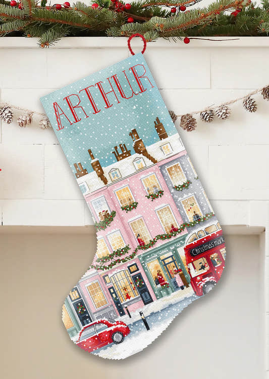 L10-004 Kit punto croce Letistitch London Winter Charm Stocking – calza natalizia con case londinesi e autobus rosso