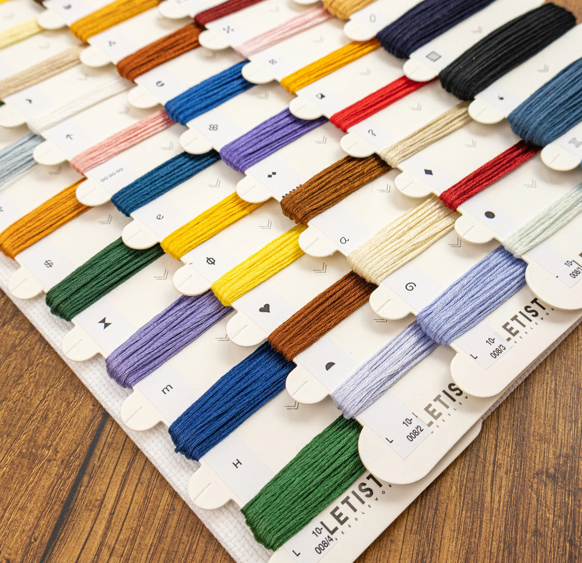 L10-008 Letistitch Teddy Wonderland – assortimento di filati mouliné colorati inclusi nel kit