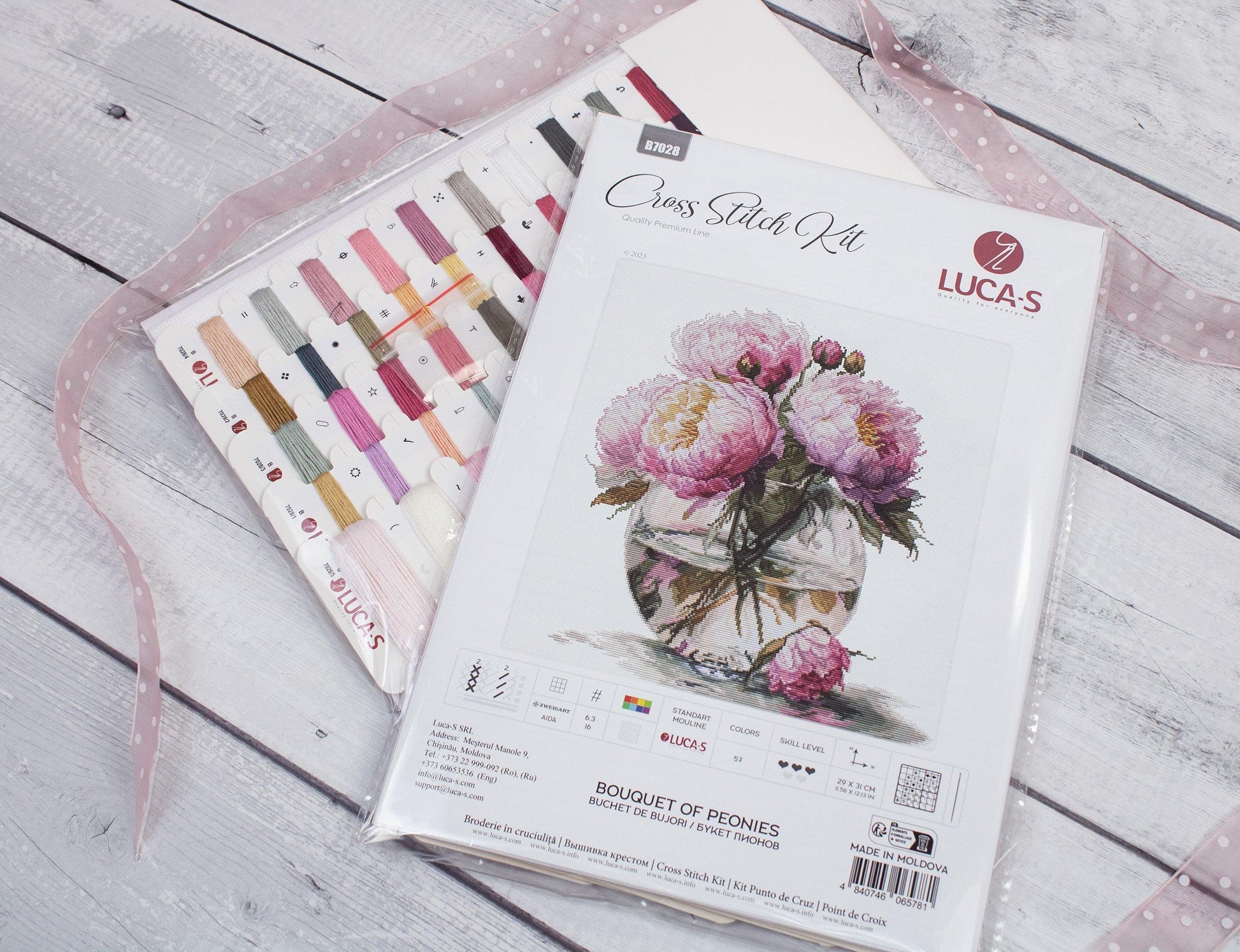 Luca-S B7028 embroidery kit with threads set and printed package