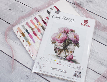 Luca-S B7028 embroidery kit with threads set and printed package
