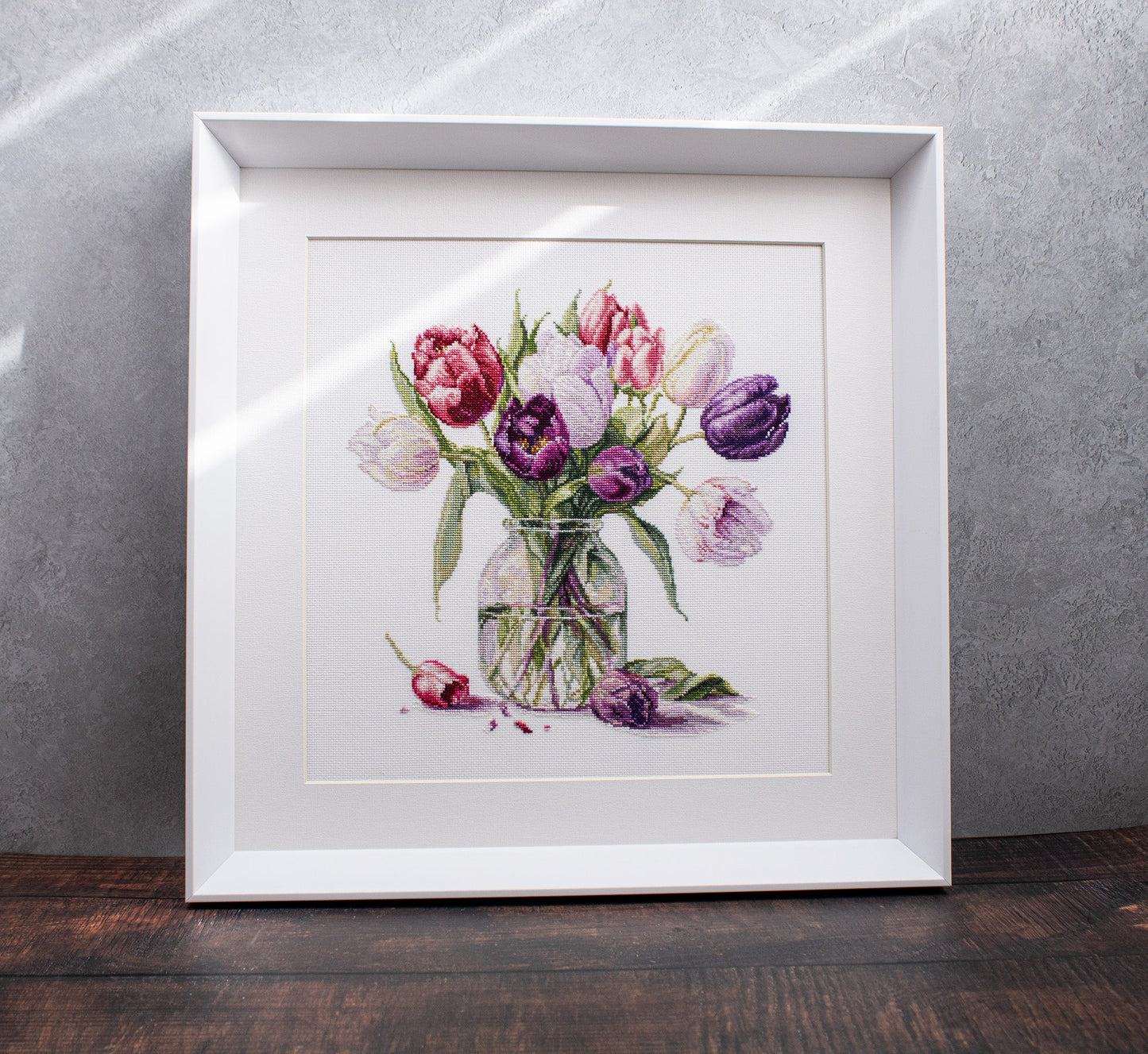 Overview of Luca-S B7029 bouquet of tulips cross stitch kit