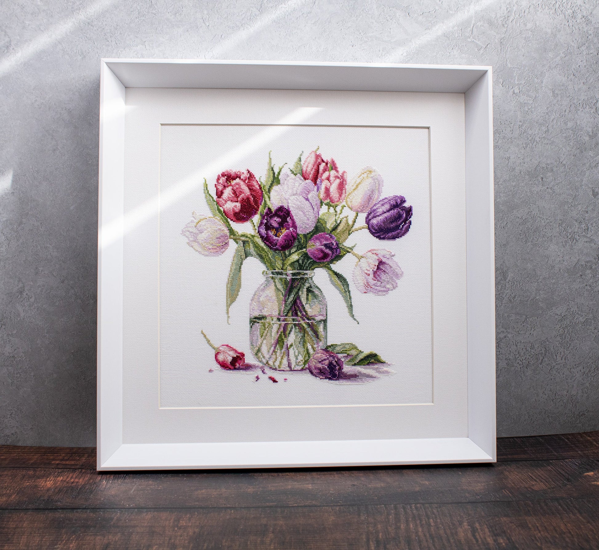 Overview of Luca-S B7029 bouquet of tulips cross stitch kit