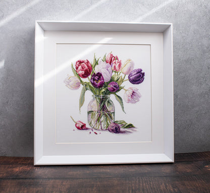 Overview of Luca-S B7029 bouquet of tulips cross stitch kit