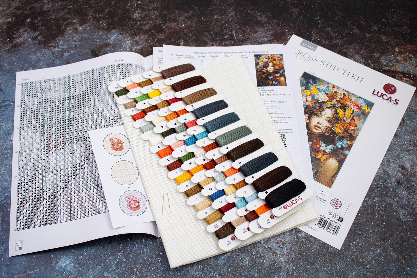 Luca-S BU5043 embroidery kit with Zweigart fabric and threads